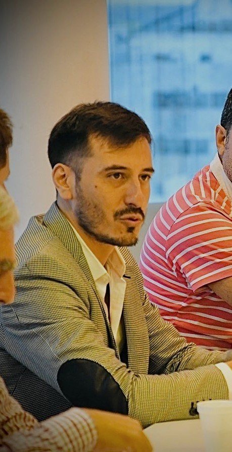 Danilo Castiglioni en una reunión de gerencia en ABSA